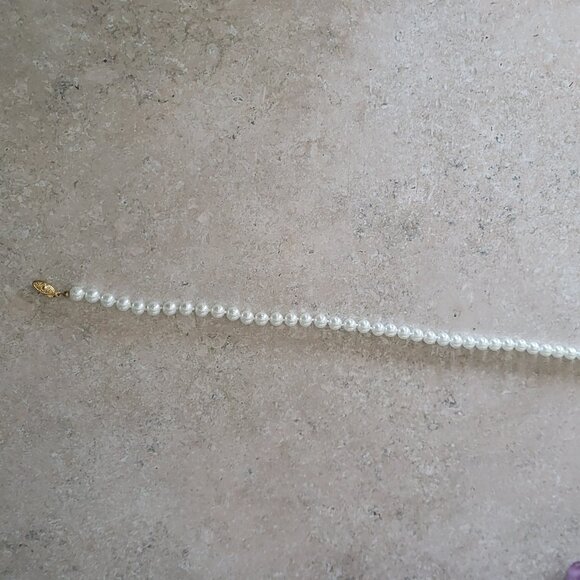 VINTAGE REVLON FAUX PEARL NECKLACE - Picture 8 of 12